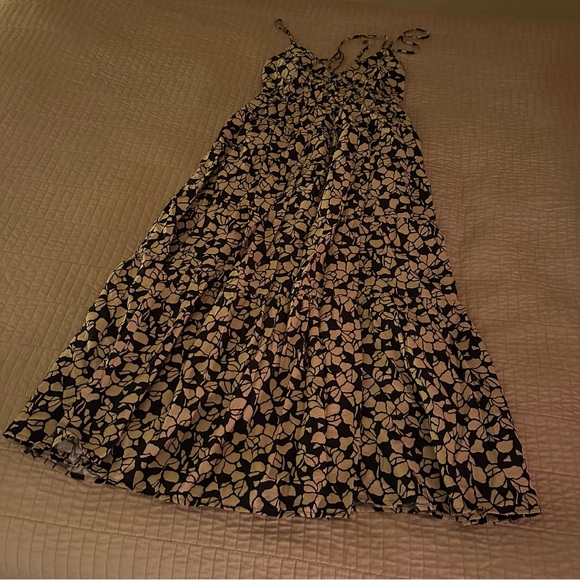 Abercrombie & Fitch Flowy Tiered Maxi Dress - Picture 2 of 4